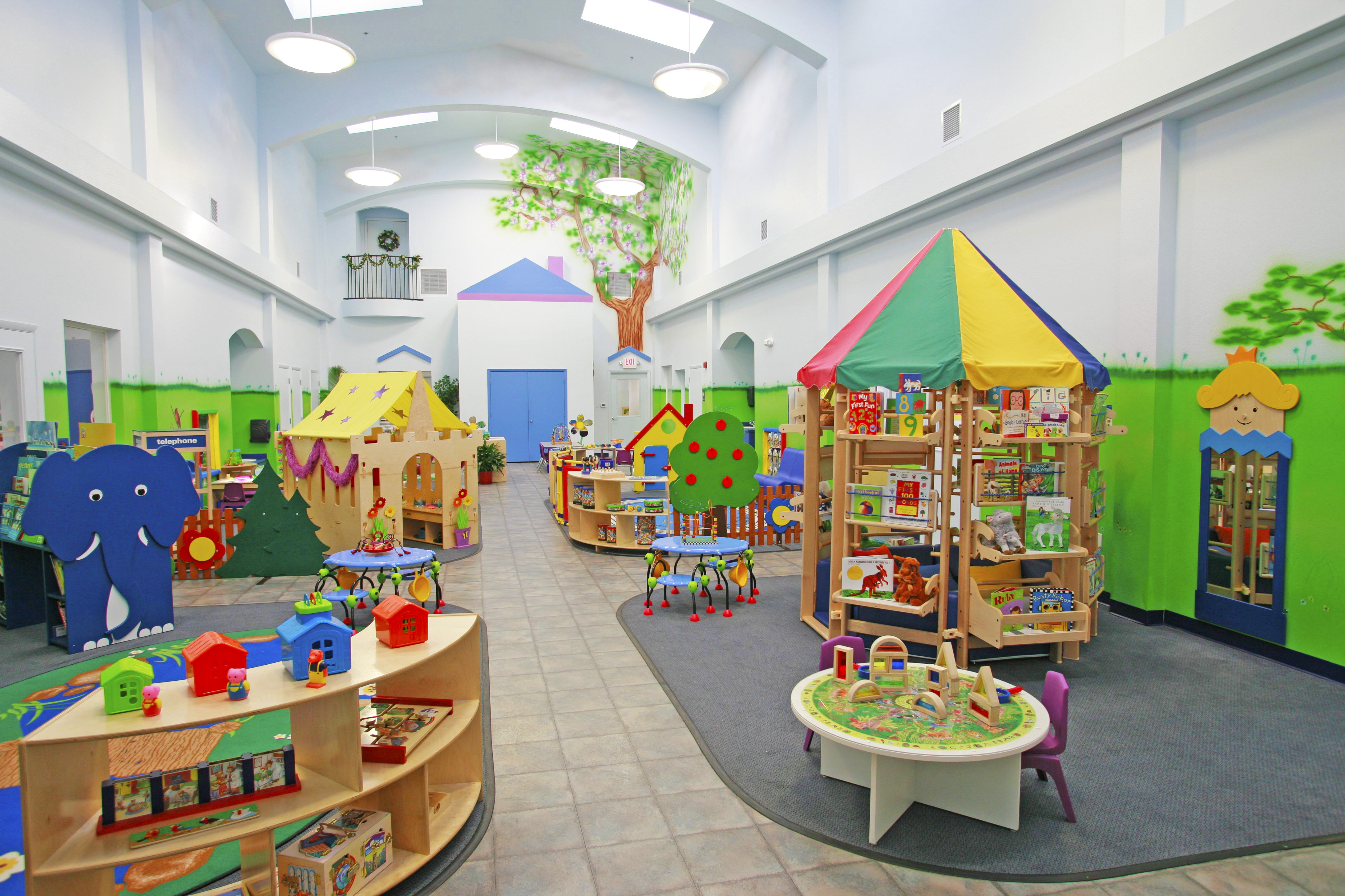 Daycare Center Early Childhood - Creative World School